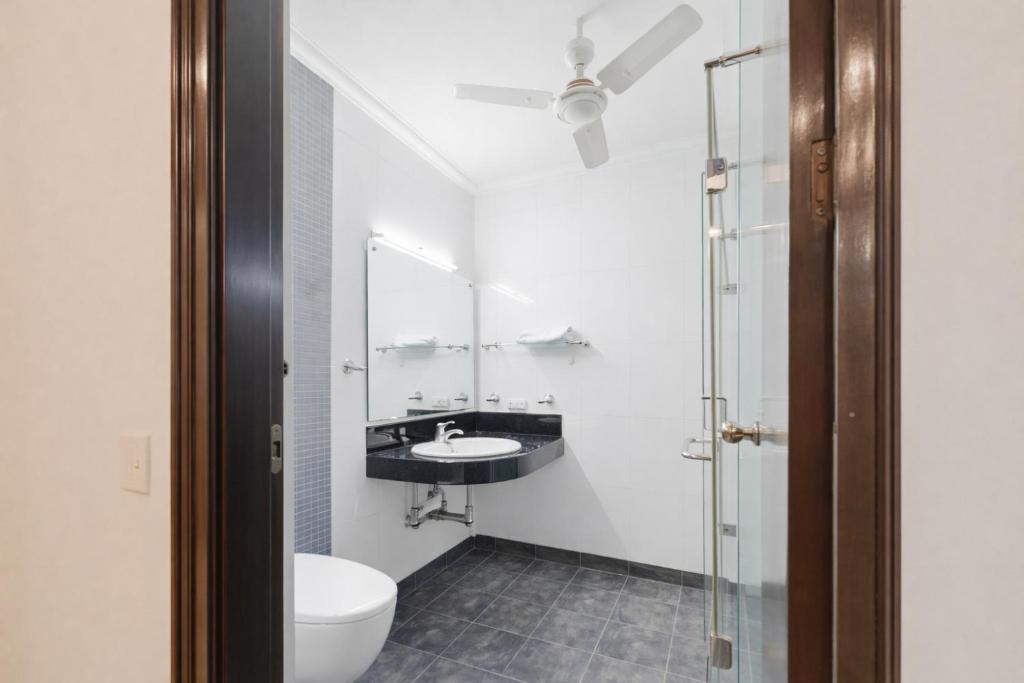 Super Deluxe Room Bathroom